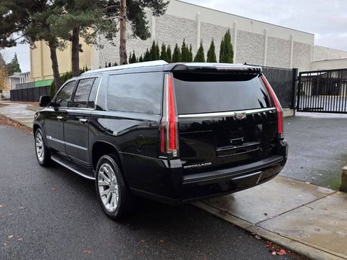 Used 2017 Cadillac Escalade ESV Luxury image 7