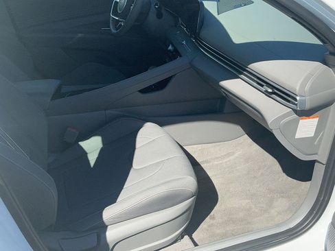 Certified 2025 Hyundai Elantra SEL FWD image 31