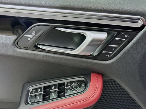 Certified 2026 Porsche Macan Turbo AWD/4WD image 20