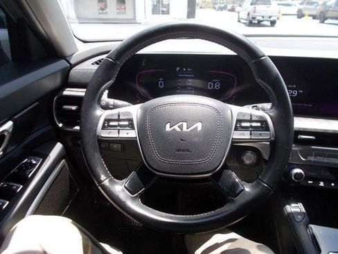 Used 2023 Kia Telluride EX w/ EX Captain's Chair Package image 16