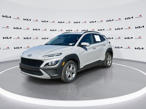 Used 2023 Hyundai Kona SEL image 4