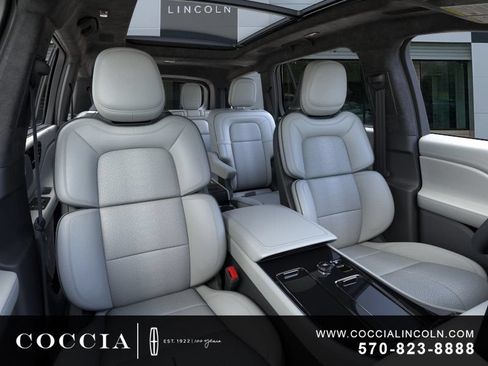 New 2026 Lincoln Aviator Black Label w/ Jet Appearance Package AWD/4WD image 10