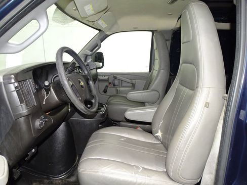 Used 2016 Chevrolet Express 2500 image 8