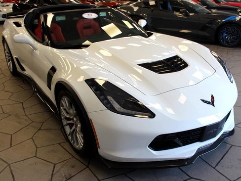 Used 2019 Chevrolet Corvette Z06 w/ Z07 Performance Package image 3