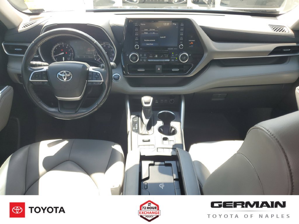 Used 2022 Toyota Highlander XLE AWD/4WD image 19
