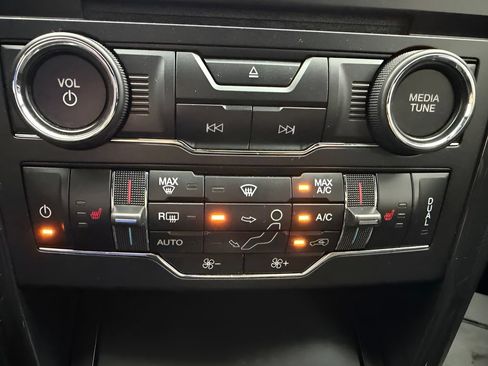 Used 2017 Ford Explorer XLT w/ Equipment Group 201A AWD/4WD image 26