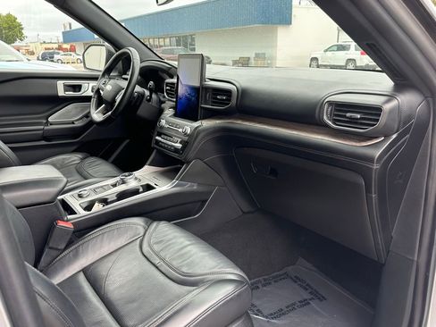 Certified 2020 Ford Explorer Platinum w/ Premium Technology Package AWD/4WD image 17