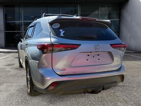 Used 2022 Toyota Highlander L image 3
