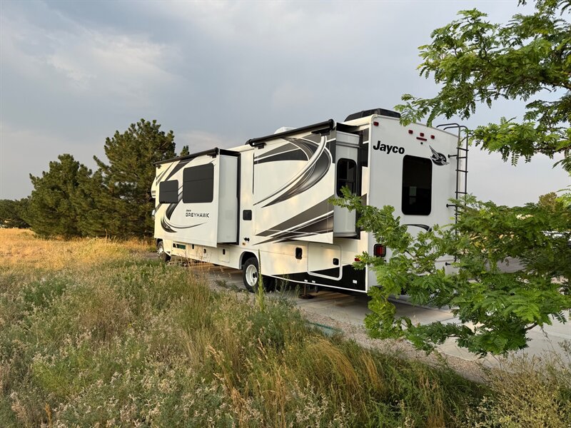 Used 2021 Ford E-450 and Econoline 450 Super Duty w/ Motorhome Prep Package RWD image 9