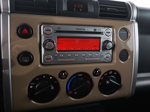 Used 2011 Toyota FJ Cruiser 4WD w/ Upgrade Pkg image 21
