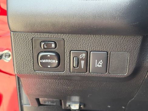 Used 2017 Toyota RAV4 Limited AWD/4WD image 19