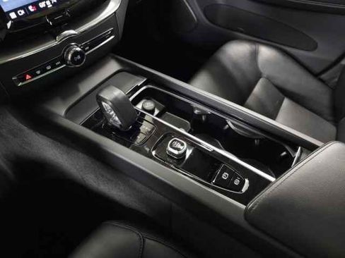 Certified 2023 Volvo XC60 B5 Core image 27