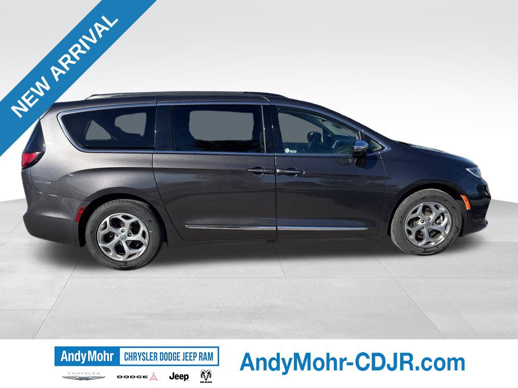 Used 2023 Chrysler Pacifica Limited FWD image 8