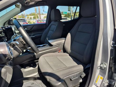 Used 2025 Chevrolet Equinox LT AWD/4WD image 25