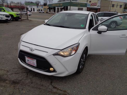 Used 2019 Toyota Yaris Sedan image 18