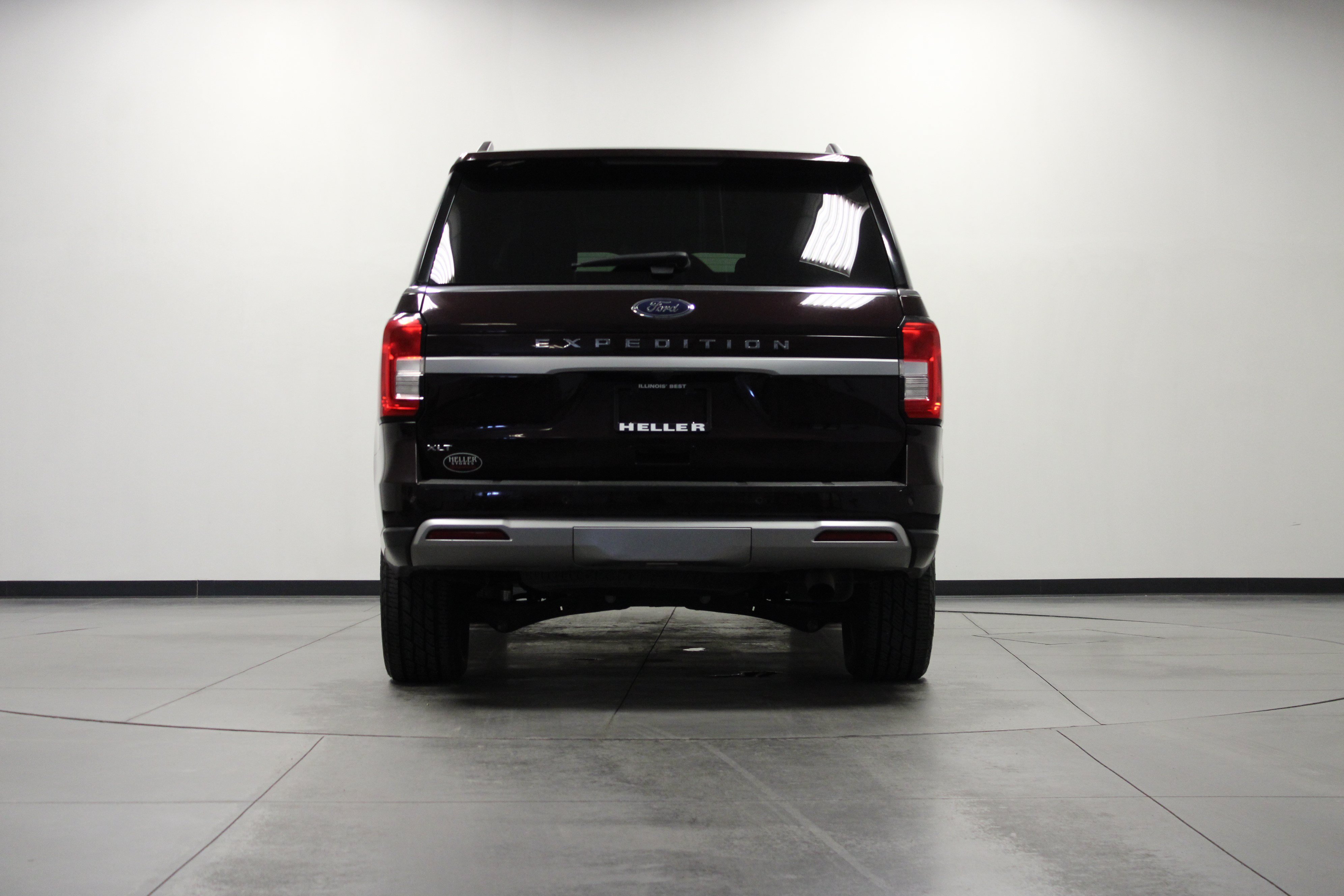 Used 2023 Ford Expedition XLT AWD/4WD image 5