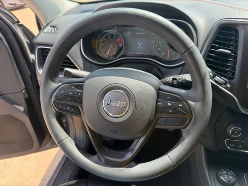 Used 2022 Jeep Cherokee Trailhawk w/ Comfort/Convenience Group AWD/4WD image 13