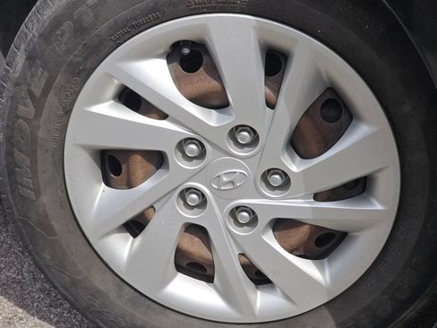 Used 2018 Hyundai Elantra SE FWD image 5
