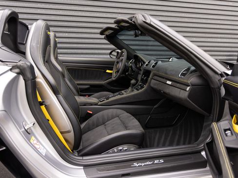 Certified 2025 Porsche 718 Boxster Spyder RS w/ Weissach Package image 29