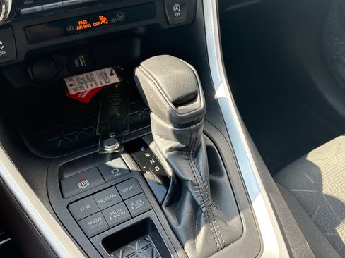 Used 2024 Toyota RAV4 XLE AWD/4WD image 17