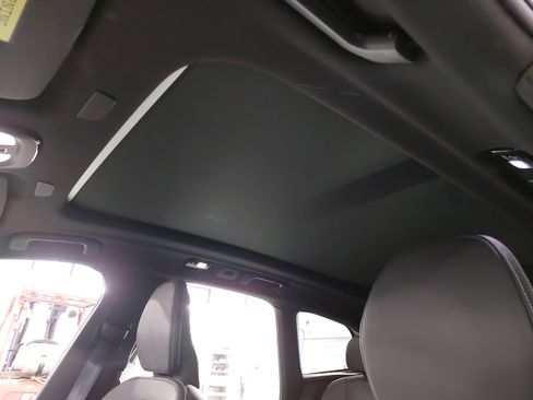 Used 2022 Volvo XC60 B6 R-Design w/ Advanced Package image 31