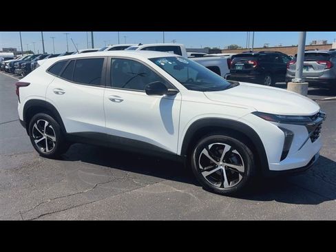Certified 2024 Chevrolet Trax RS w/ Driver Confidence Package FWD image 2