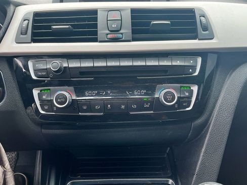 Used 2018 BMW 320i 320i w/ Convenience Package image 19