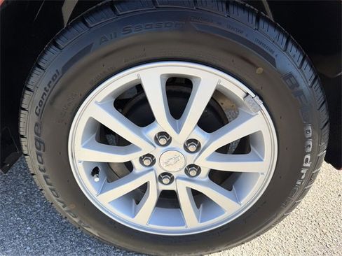 Used 2017 Chevrolet Sonic LT image 30