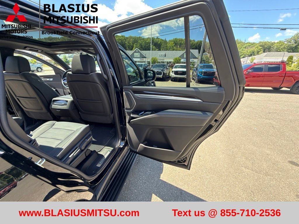 Used 2026 Cadillac Escalade Luxury AWD/4WD image 51
