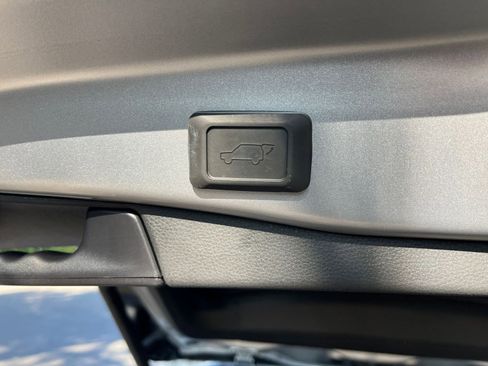 Used 2025 Toyota RAV4 XLE image 17