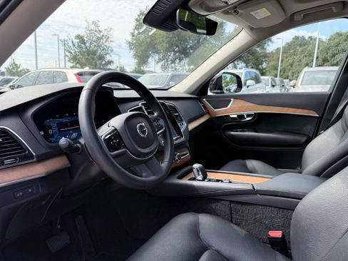 Certified 2023 Volvo XC90 T8 Plus AWD/4WD image 13