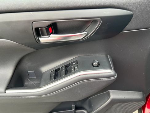 Used 2023 Toyota Highlander XLE AWD/4WD image 15