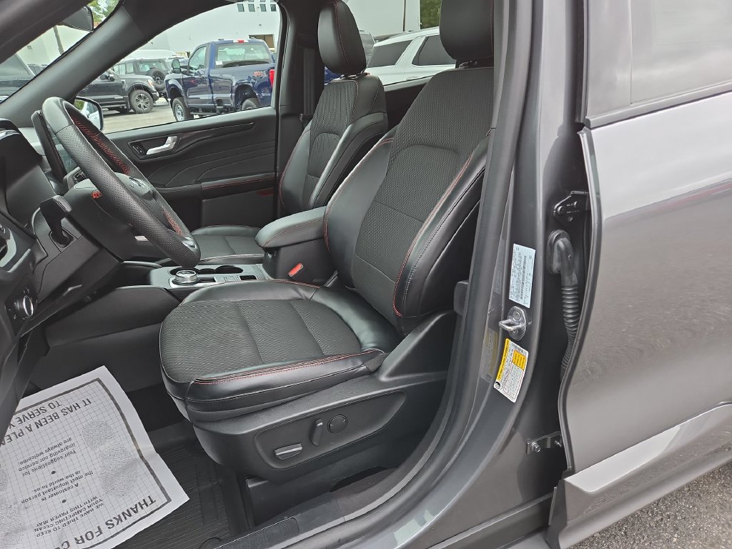 Certified 2023 Ford Escape ST-Line AWD/4WD image 6