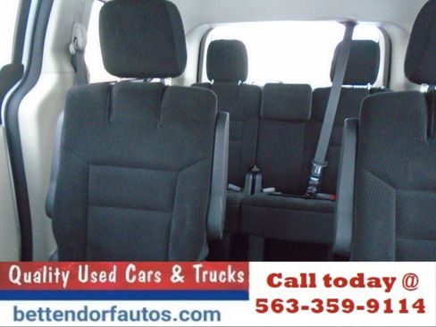 Used 2018 Dodge Grand Caravan SE w/ UConnect Hands-Free Group image 23