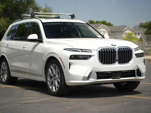 Used 2023 BMW X7 xDrive40i w/ Premium Package AWD/4WD image 7