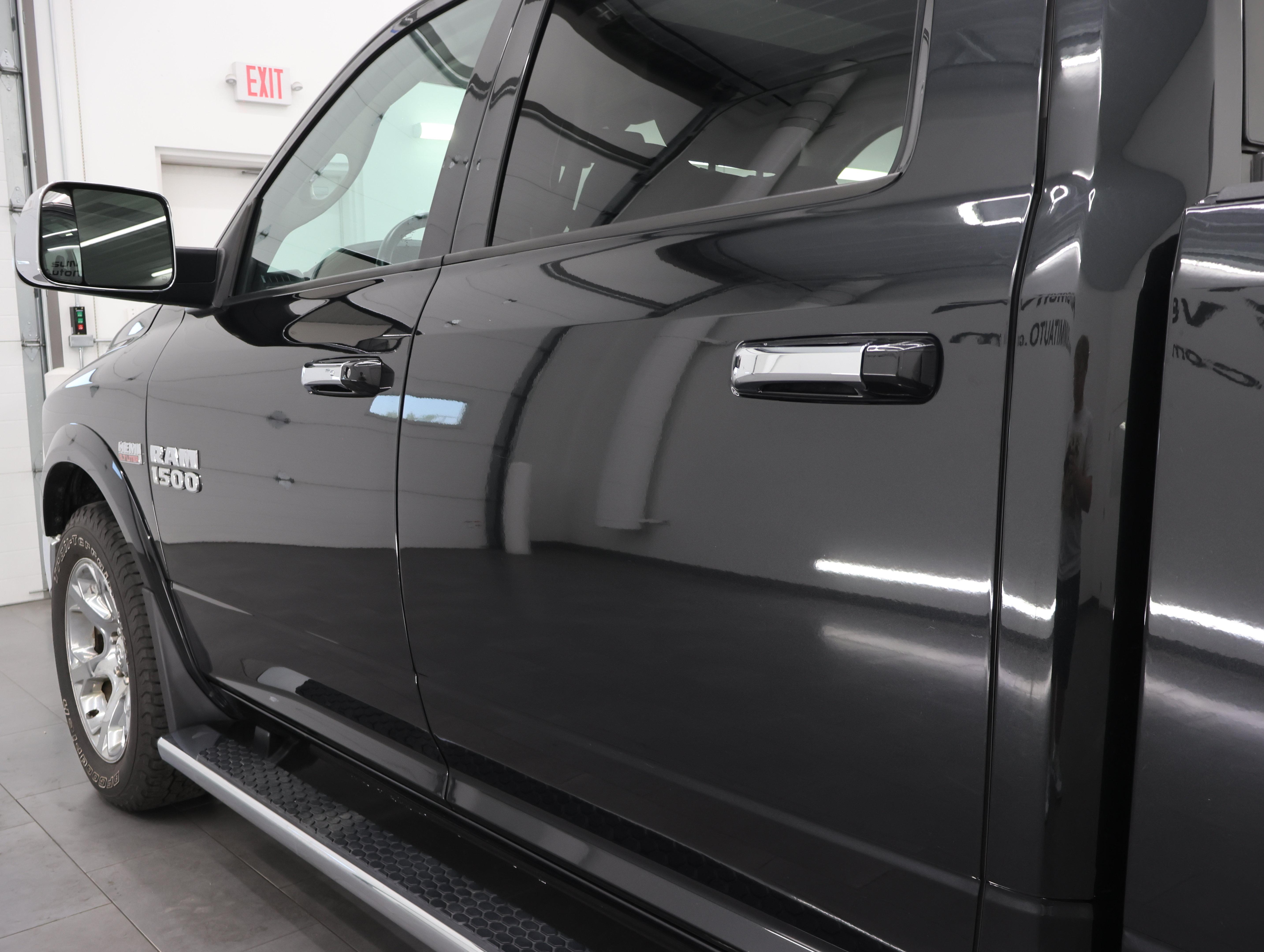 Used 2018 RAM 1500 Laramie w/ Convenience Group AWD/4WD image 34