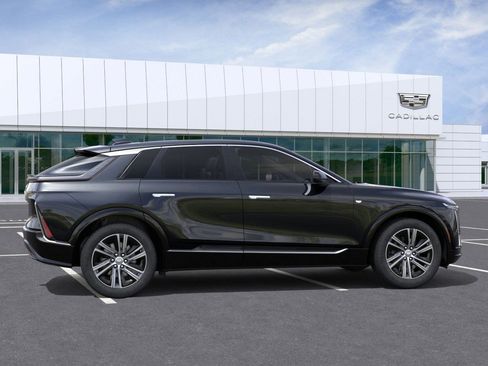 New 2025 Cadillac Lyriq Luxury RWD image 5