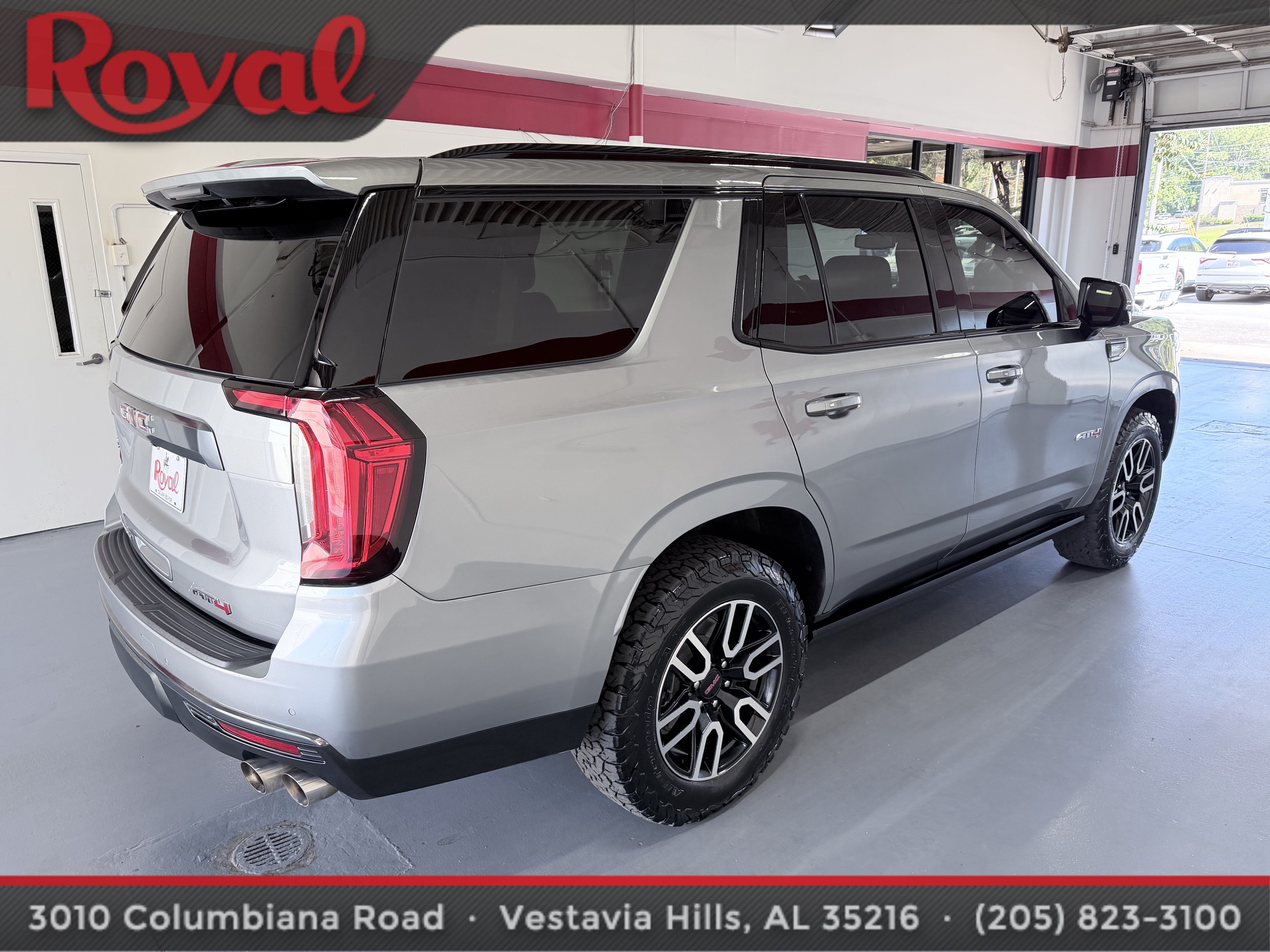 Used 2023 GMC Yukon AT4 w/ AT4 Premium Plus Package AWD/4WD image 5
