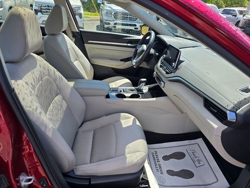 Used 2022 Nissan Altima 2.5 SV w/ SV Premium Package FWD image 13