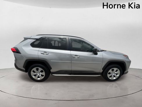 Used 2021 Toyota RAV4 LE FWD image 3