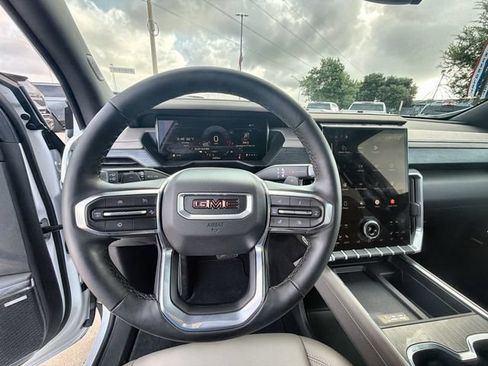 Certified 2026 GMC Acadia Elevation w/ Elevation Premium Package FWD image 11