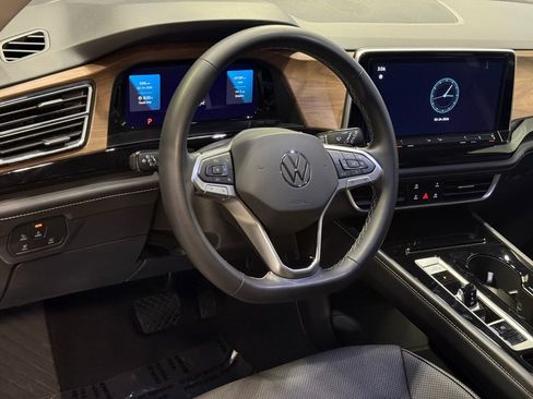 Used 2024 Volkswagen Atlas SE image 17