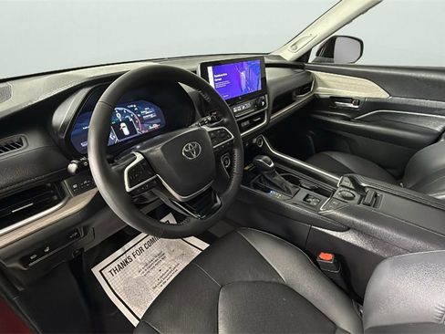 Used 2024 Toyota Grand Highlander XLE image 34