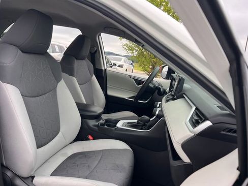 Used 2020 Toyota RAV4 XLE FWD image 29