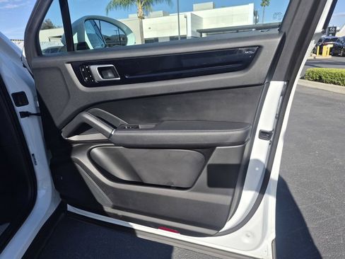 Used 2021 Porsche Cayenne AWD/4WD image 24