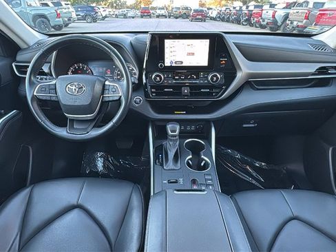 Used 2023 Toyota Highlander XLE image 28