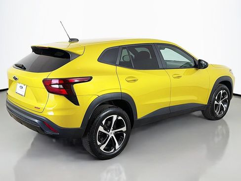Used 2025 Chevrolet Trax RS FWD image 9