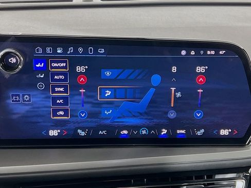 New 2025 Chevrolet Traverse LT w/ LPO, Floor Liner Package image 16