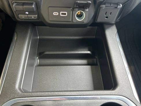 Used 2022 GMC Sierra 1500 SLT AWD/4WD image 18