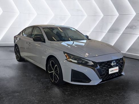 Used 2024 Nissan Altima 2.5 SR image 1